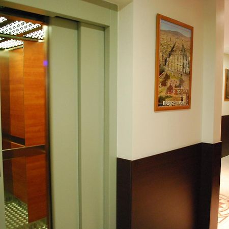Hostal Las Flores Ramblas Barcelona Ngoại thất bức ảnh