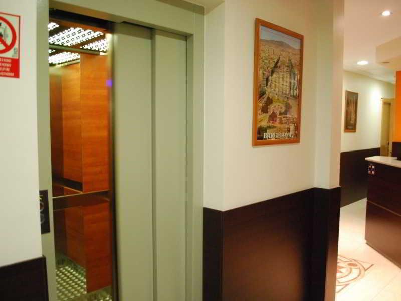 Hostal Las Flores Ramblas Barcelona Ngoại thất bức ảnh