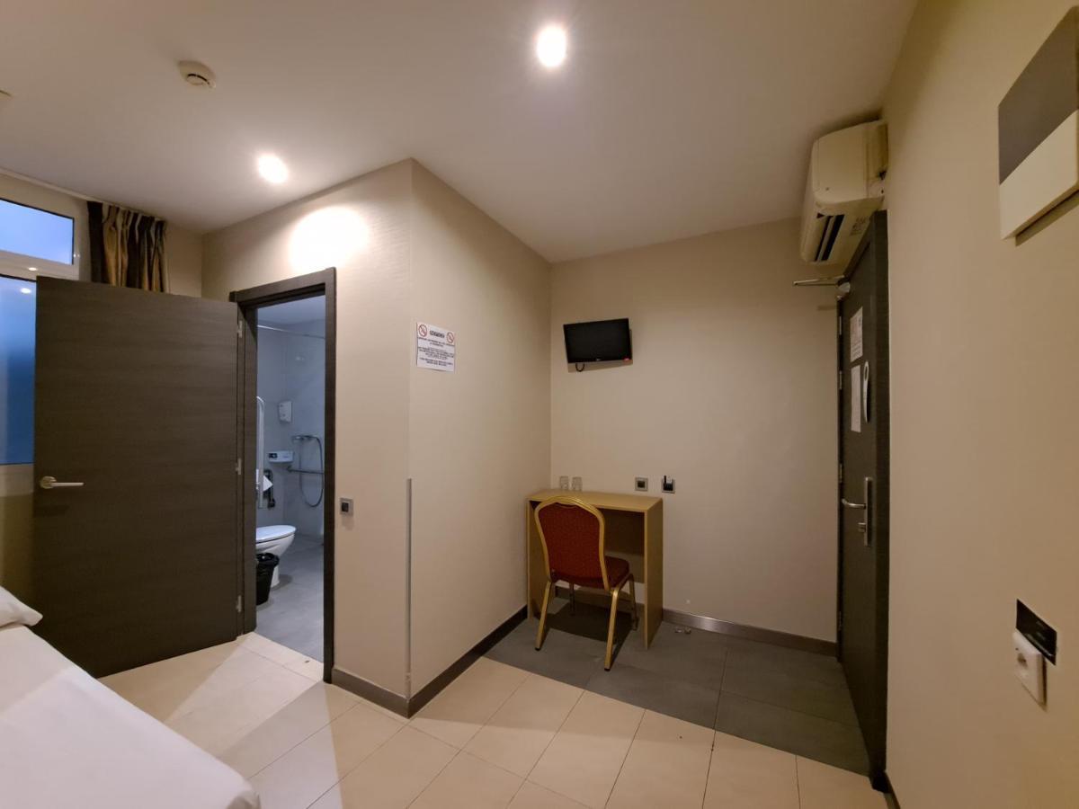 Hostal Las Flores Ramblas Barcelona Ngoại thất bức ảnh