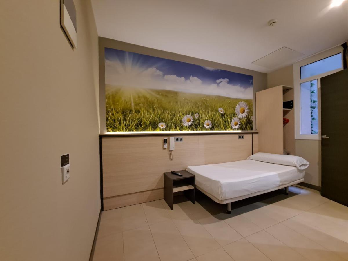 Hostal Las Flores Ramblas Barcelona Ngoại thất bức ảnh