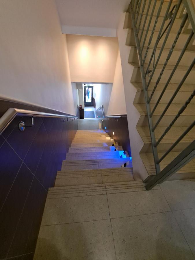 Hostal Las Flores Ramblas Barcelona Ngoại thất bức ảnh