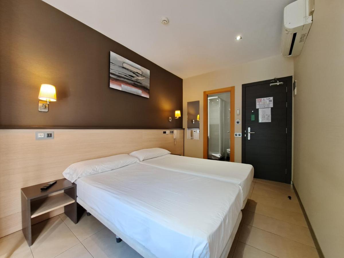 Hostal Las Flores Ramblas Barcelona Ngoại thất bức ảnh