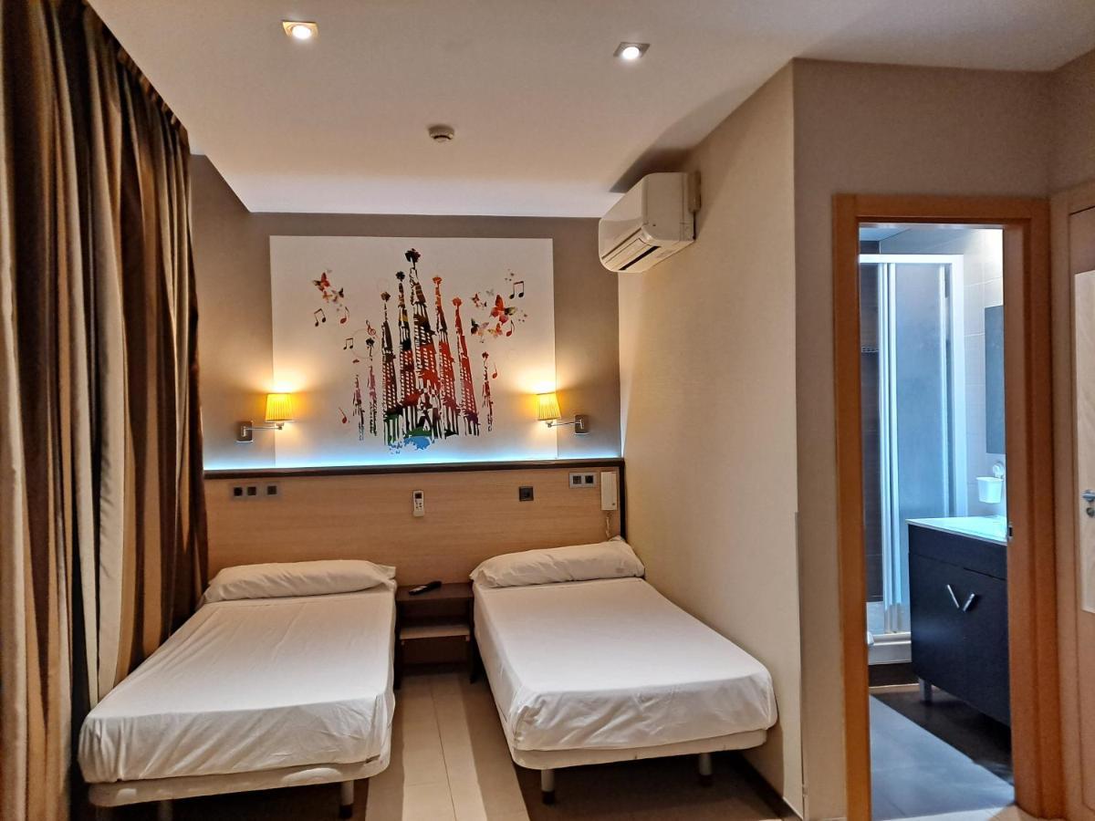 Hostal Las Flores Ramblas Barcelona Ngoại thất bức ảnh