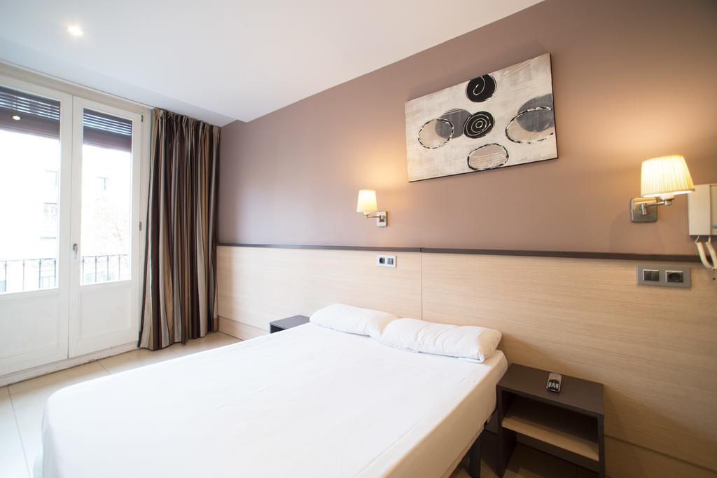 Hostal Las Flores Ramblas Barcelona Ngoại thất bức ảnh