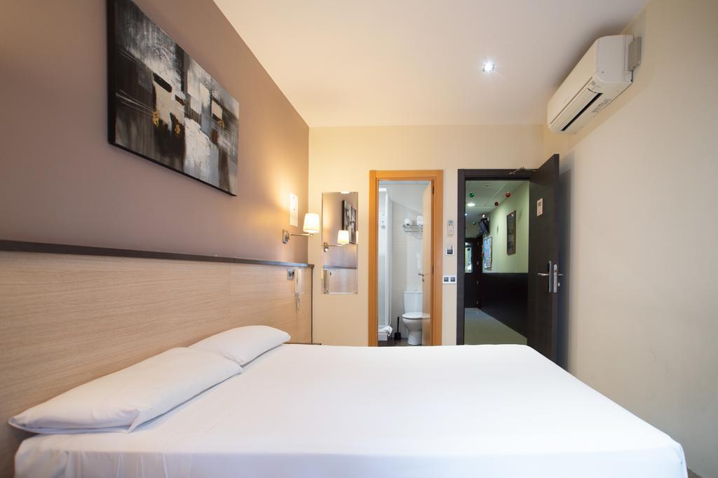 Hostal Las Flores Ramblas Barcelona Ngoại thất bức ảnh