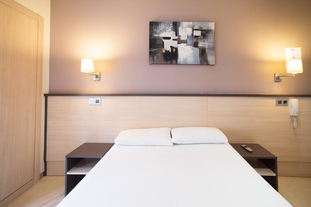 Hostal Las Flores Ramblas Barcelona Ngoại thất bức ảnh