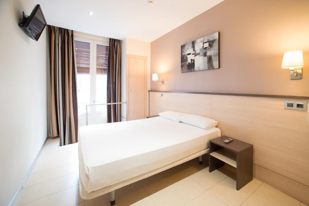 Hostal Las Flores Ramblas Barcelona Ngoại thất bức ảnh