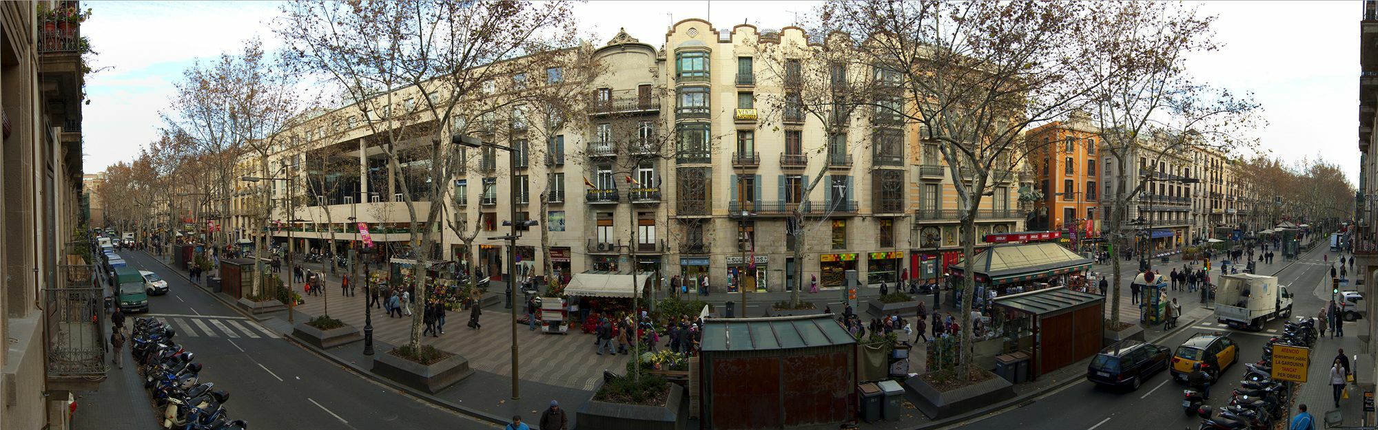 Hostal Las Flores Ramblas Barcelona Ngoại thất bức ảnh